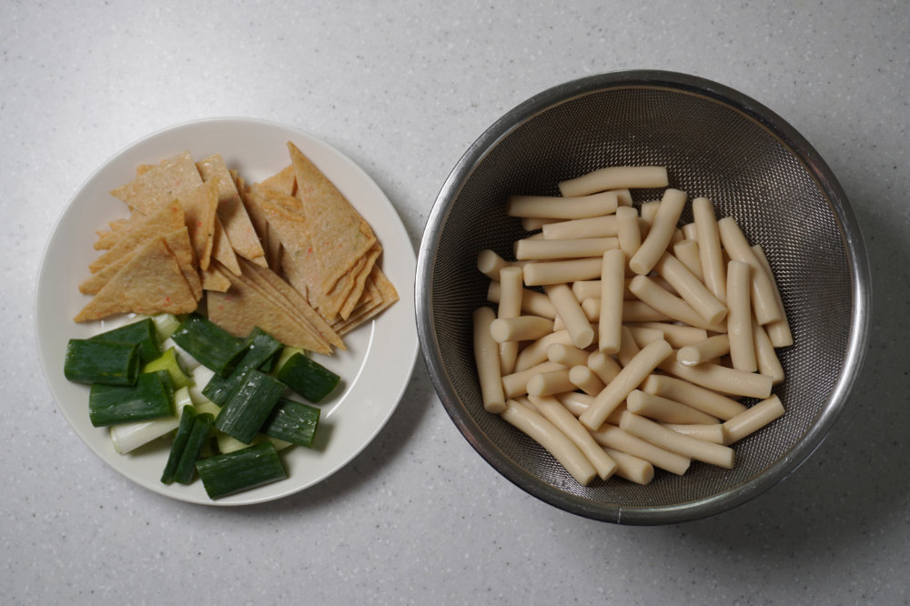 밀떡, 대파, 어묵 준비하기