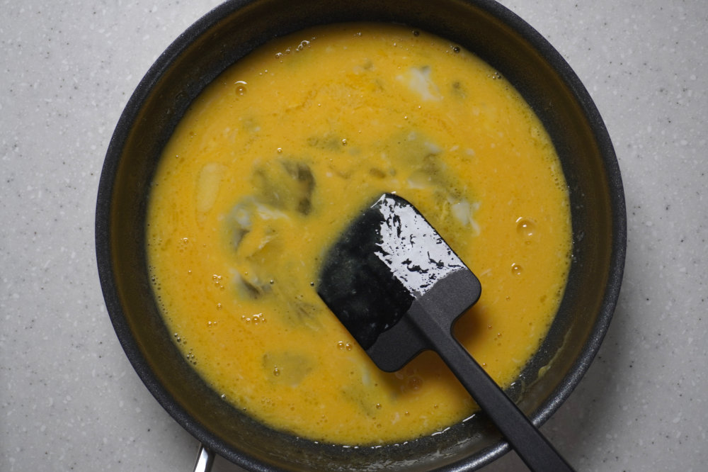 불에서 내려서 30초 젓기