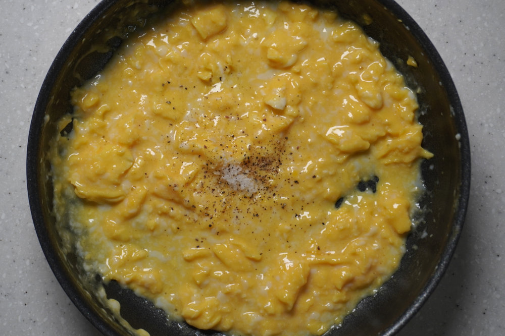 소금과 후추 뿌리기