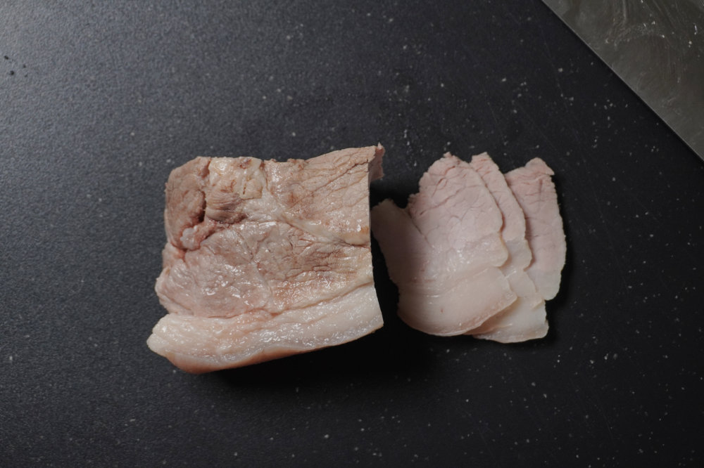 고기를 최대한 얇게 썰기